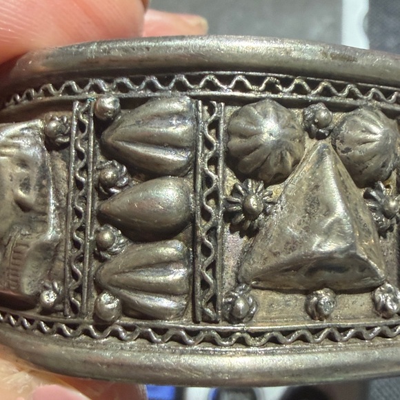 Intricate 900 Silver Vintage Egyptian Revival Cuff Pharaoh Motifs (2) - Picture 9 of 10